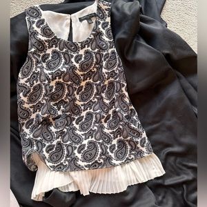 Banana Republic dress shirt blouse tank w/pleated ruffle detail fits sizes 2-10